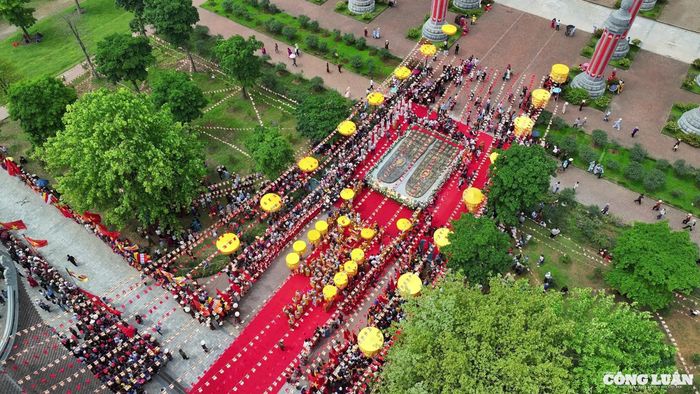 Chùa Tam Chúc: Được biết đến là một trong những ngôi chùa lớn nhất thế giới, nơi đây không chỉ sở hữu cảnh quan thiên nhiên hoang sơ, hùng vĩ như chốn bồng lai, mà còn là trung tâm nuôi dưỡng, phát triển và lan tỏa các giá trị văn hóa Phật giáo mang tầm quốc tế.