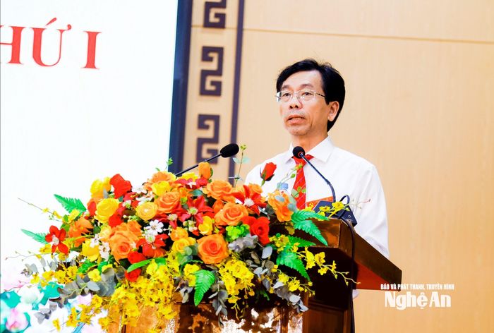 Đồng chí Nguyễn Trường Thi - Bí thư Đảng ủy, Chủ tịch HĐND xã phát biểu khai mạc đại hội. Ảnh: TL