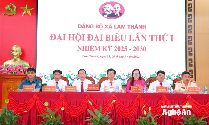 Đoàn Chủ tịch điều hành đại hội. Ảnh: TL