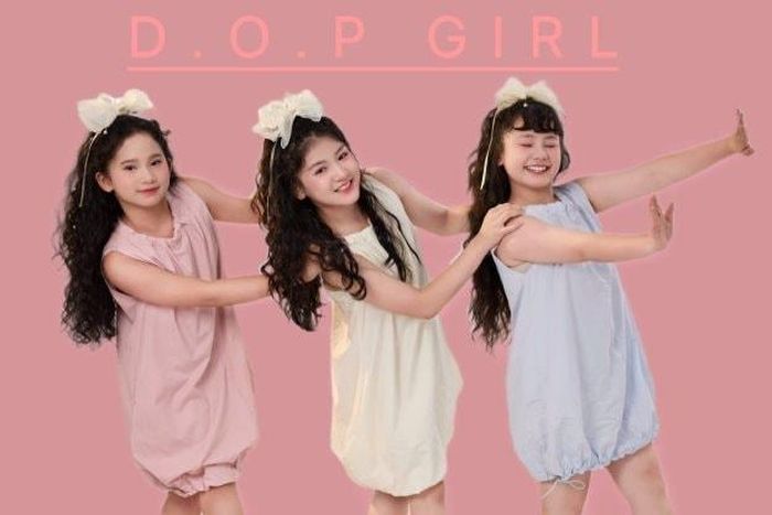 Ca khúc “Tỏa sáng cùng English Challenge” được thể hiện bởi nhóm nhạc DOP Girl sẽ được ra mắt vào Cầu truyền hình Chung kết sắp tới. Ảnh: Thu Ngọc