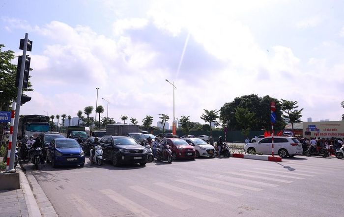 Ngã tư hướng phố Bạch Thành Phong. Ảnh: Văn Điệp – TTXVN