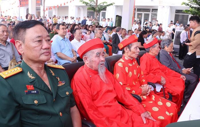 Các đại biểu tham dự buổi lễ. Ảnh: Văn Điệp – TTXVN