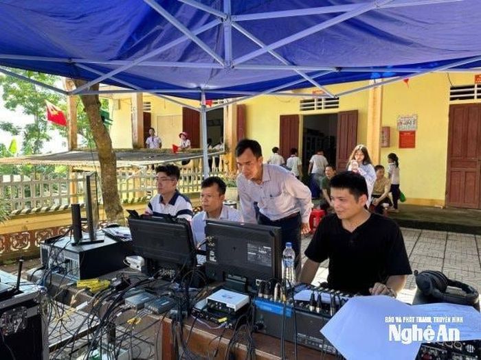 Ekip đang tích cực chuẩn bị tại các điểm cầu Chung kết.