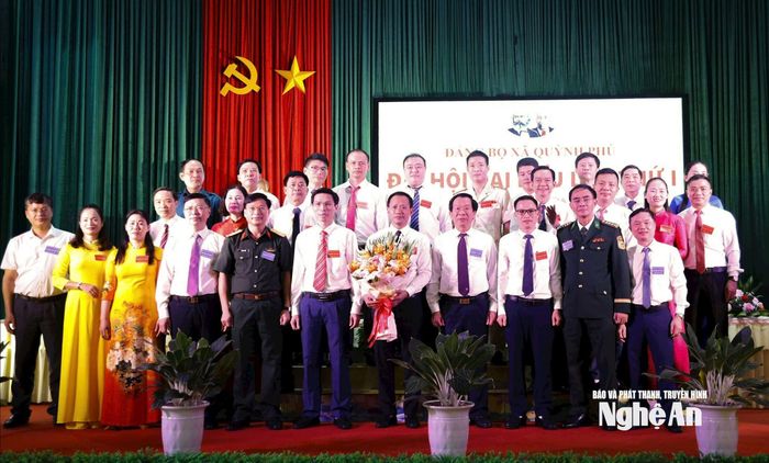 Ban Chấp hành Đảng bộ xã Quỳnh Phú nhiệm kỳ 2025 -2030 ra mắt nhận nhiệm vụ. Ảnh: TL