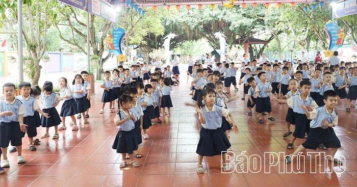 Niềm vui đến trường của học sinh Trường Mầm non Thanh Lâm.