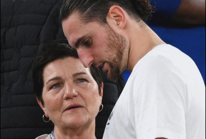 Mẹ Rabiot nổi giận với Marseille.