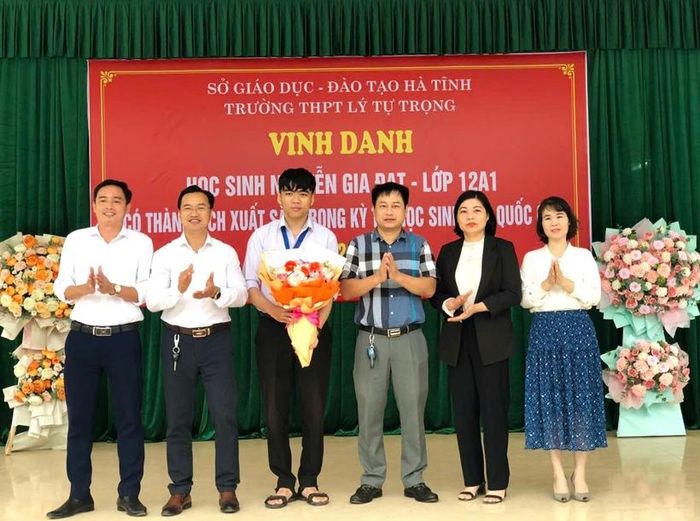  Em Nguyễn Gia Đạt - đạt giải 3 quốc gia môn Vật lý.