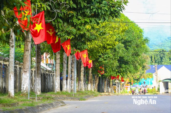 Một tuyến đường tại xã Quế Phong. Ảnh: Đình Tuyên