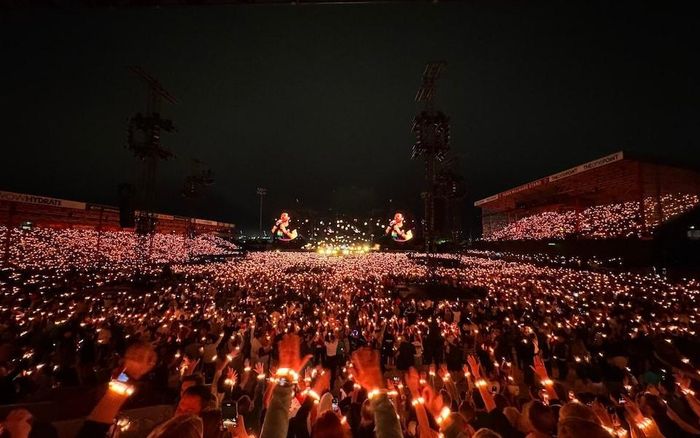 Khán giả hưởng ứng nhiệt tình trong đêm nhạc Coldplay