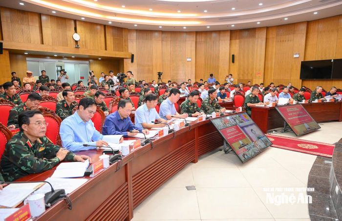 Quang cảnh cuộc làm việc tại Sở Chỉ huy tiền phương. Ảnh: Thành Cường