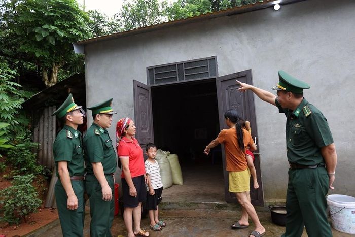 Hộ dân Phàn Mú Nửng (dân tộc Dao), thôn Tà Ngáo, xã Bát Xát, tỉnh Lào Cai được Bộ đội Biên phòng hỗ trợ xây nhà ở của chương trình xóa nhà tạm năm 2024. Ảnh: Vũ Sinh - TTXVN