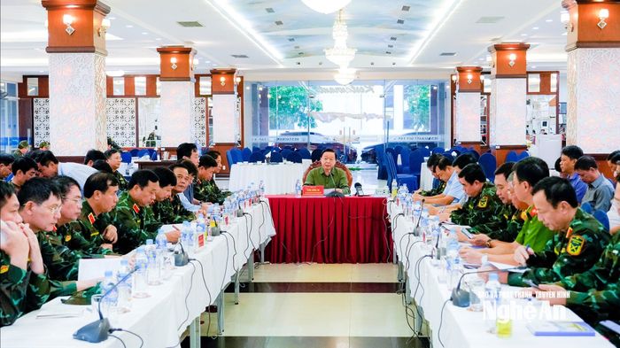Phó Thủ tướng Chính phủ Trần Hồng Hà chủ trì họp với các điểm cầu các tỉnh, thành để đánh giá thiệt hại sau bão và triển khai các giải pháp khắc phục, ứng phó với hoàn lưu bão. Ảnh: Phạm Bằng