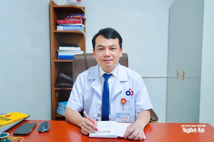 Tiến sĩ, Bác sĩ Bùi Anh Sơn – Trưởng Khoa Hô hấp Bệnh viện Sản Nhi Nghệ An. Ảnh: Thanh Quỳnh