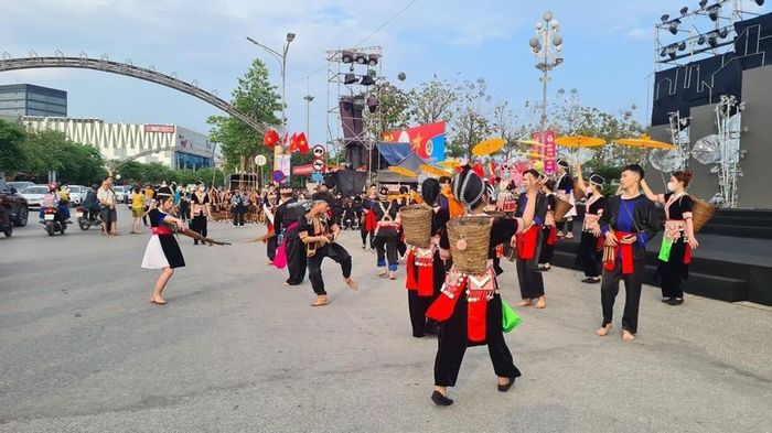 Tuổi trẻ CLB nghệ thuật quần chúng xã Tây Sơn tham gia nhiều hoạt động văn hóa, văn nghệ cấp tỉnh