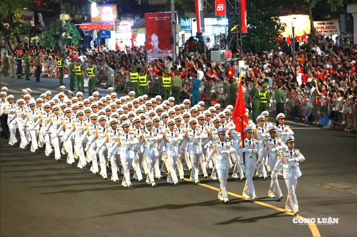 Buổi Sơ duyệt sẽ diễn ra vào tối ngày 27/8. Ảnh: Tổng hợp luyện diễu binh, diễu hành lần 2.