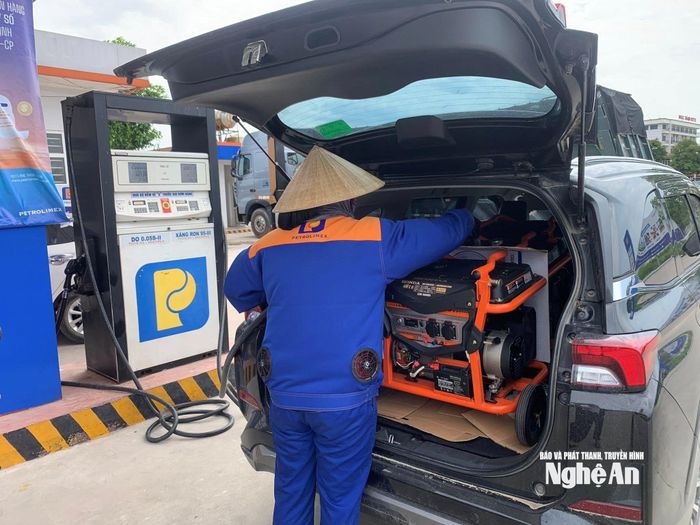 Máy phát điện có loại sử dụng nhiên liệu xăng và nhiên liệu dầu. Ảnh: T.P