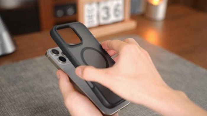 Để bảo vệ smartphone, một chiếc ốp lưng là lựa chọn gần như bắt buộc. Ảnh: Internet.