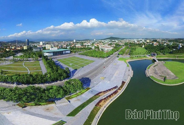 Xếp thứ hai về quy mô dân số là phường Vĩnh Phúc với khoảng hơn 78.000 người, trên diện tích hơn 25km2.