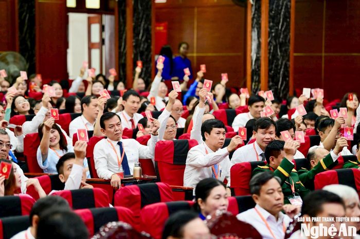 Các đại biểu biểu quyết tại Đại hội. Ảnh: Quốc Khánh