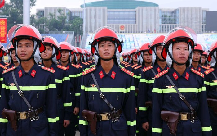 Cán bộ, chiến sĩ Công an nhân dân tham dự buổi Lễ xuất quân. Ảnh: Phạm Kiên - TTXVN