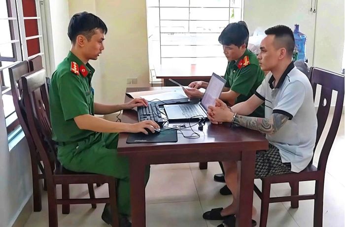 Đối tượng Lê Minh Dũng tại Cơ quan Công an.