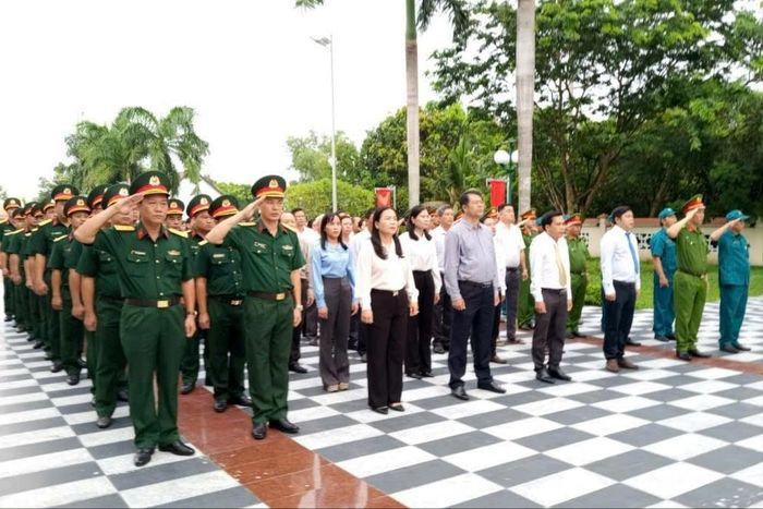 Đời đời nhớ ơn các anh hùng liệt sĩ đã hy sinh trong hai cuộc kháng chiến để giành lại độc lập dân tộc