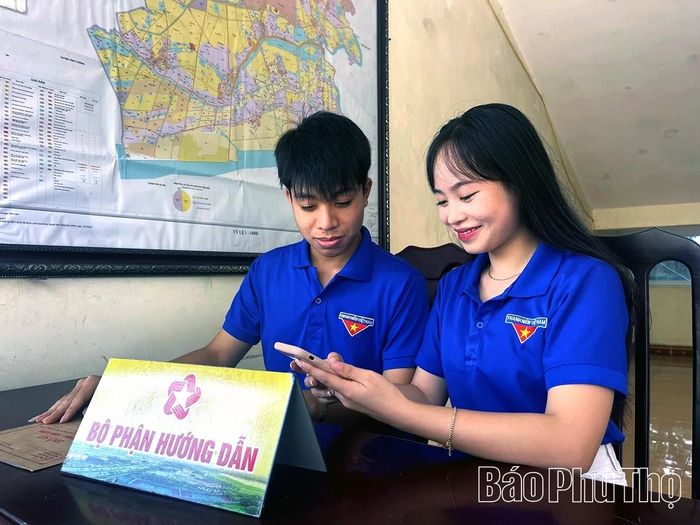 Giờ đây, người dân Yên Lạc có thể tra cứu mọi thông tin cần thiết ngay trên điện thoại di động.