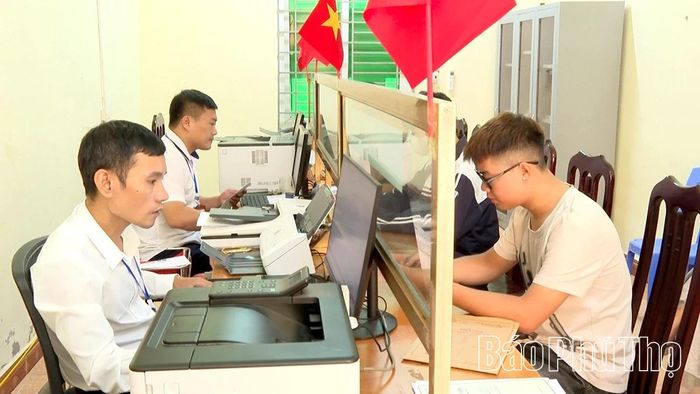 Trung tâm Phục vụ hành chính công xã Yên Lạc đã tiếp nhận, xử lý gần 2.000 hồ sơ công dân, trong đó hơn 90% thực hiện dịch vụ công trực tuyến.