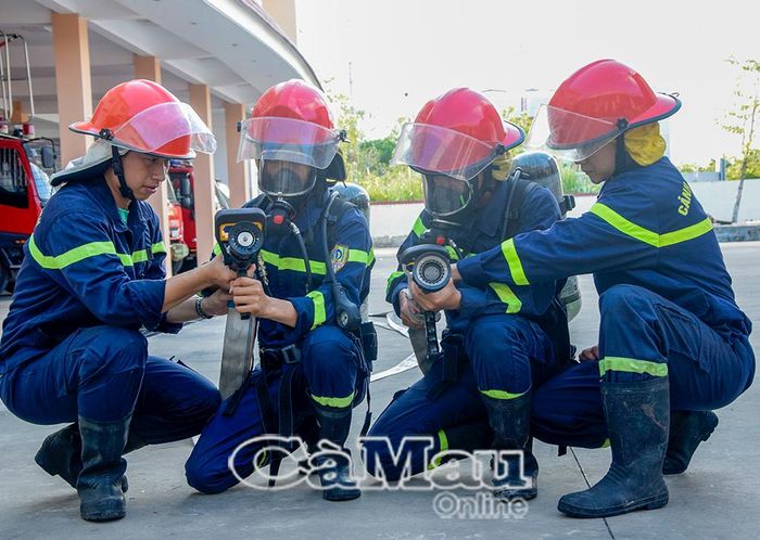 Lực lượng Cảnh sát PCCC và CHCN thường xuyên thực hành, chủ động trong mọi tình huống.