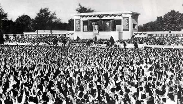 Quang cảnh sáng 2/9/1969 tại Quảng trường Ba Đình lịch sử khi nhân dân cả nước tiễn đưa Người. Nguồn ảnh: Báo Quân đội nhân dân