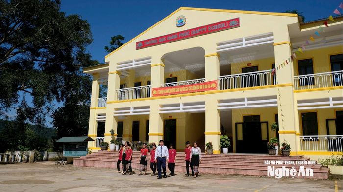 Hiện nay, tỷ lệ giáo viên giữa các trường học trên địa bàn tỉnh Nghệ An chưa cân đối khiến cho việc dạy học của một số nhà trường gặp khó khăn. Ảnh: Mỹ Hà