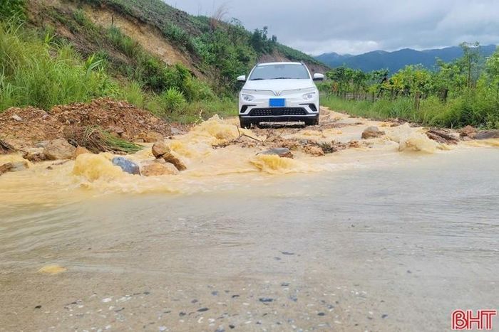  Tình hình sạt lở gây cản trở giao thông và nguy hiểm đối với người và phương tiện lưu thông. 