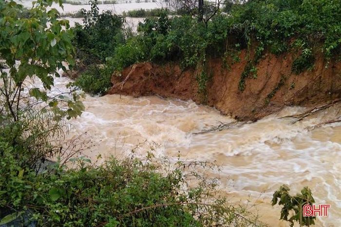  Mưa lớn gây sạt lở ở thôn Liên Châu (xã Thượng Đức) 