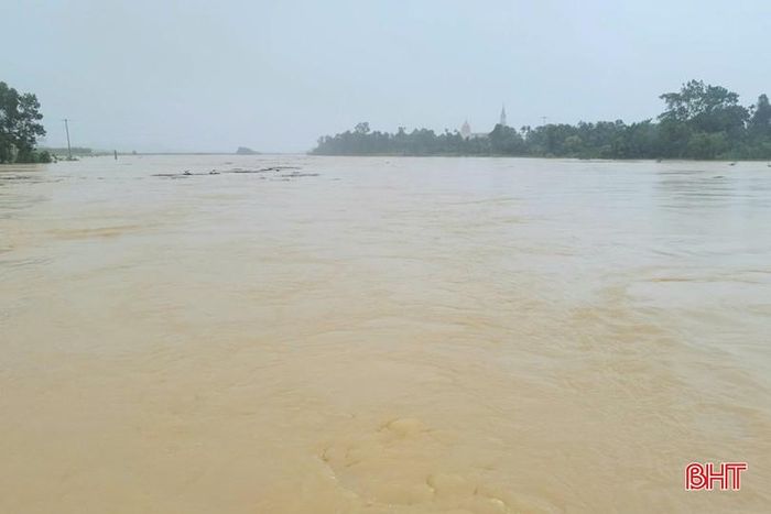  Mực nước sông Ngàn Sâu đến 14h ngày 30/8 là 11,91m, trên báo động 1: 0,41m. 