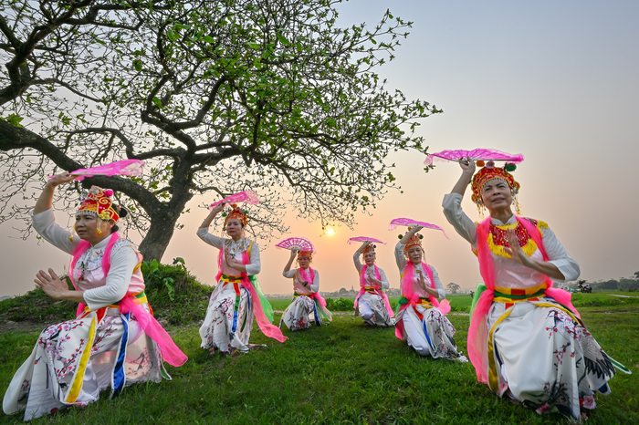 Múa Bài Bông, nghệ thuật văn hóa cổ truyền. ẢNH: TRƯƠNG THẾ CẦU