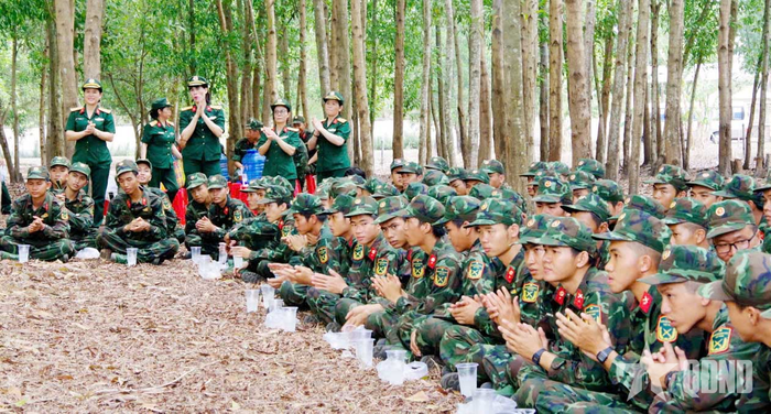 Tiếp sức mùa huấn luyện tại Sư đoàn 302. 