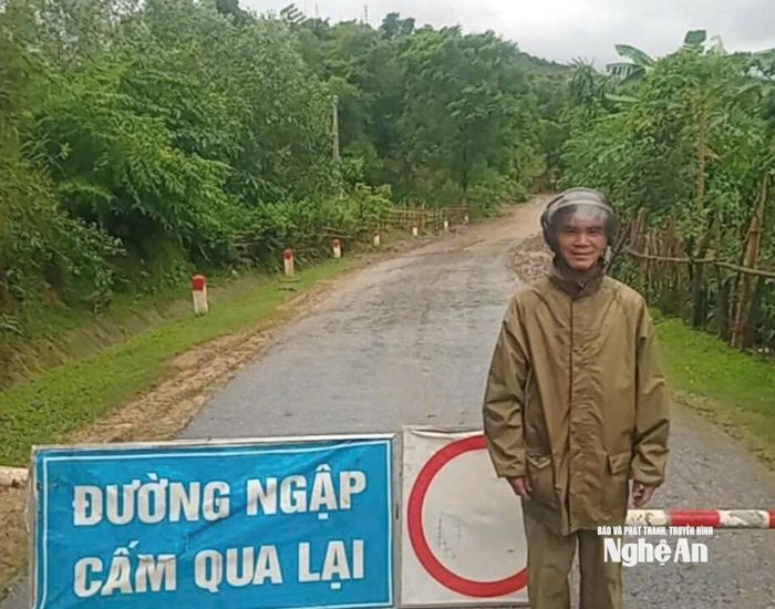 Do ảnh hưởng của cơn bão số 6 đã xảy ra mưa to đến rất to, nước từ đầu nguồn đang đổ về mạnh, gây ngập tại các cầu tràn trên địa bàn xã Hùng Chân (thuộc huyện Quỳ Châu cũ) như cầu bản Lìm, cầu bản Chiềng… Chính quyền địa phương đã tạm cấm đường. Ảnh: P.V
