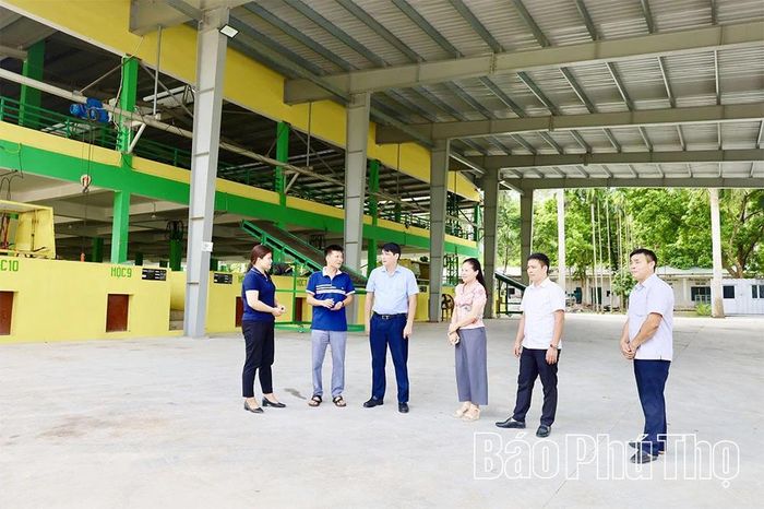 Lãnh đạo xã Yên Kỳ thăm, kiểm tra tình hình sản xuất kinh doanh của Nhà máy chè Khánh Hòa, Công ty TNHH Một thành viên Chè Phú Bền được xây dựng tại khu 4, xã Yên Kỳ