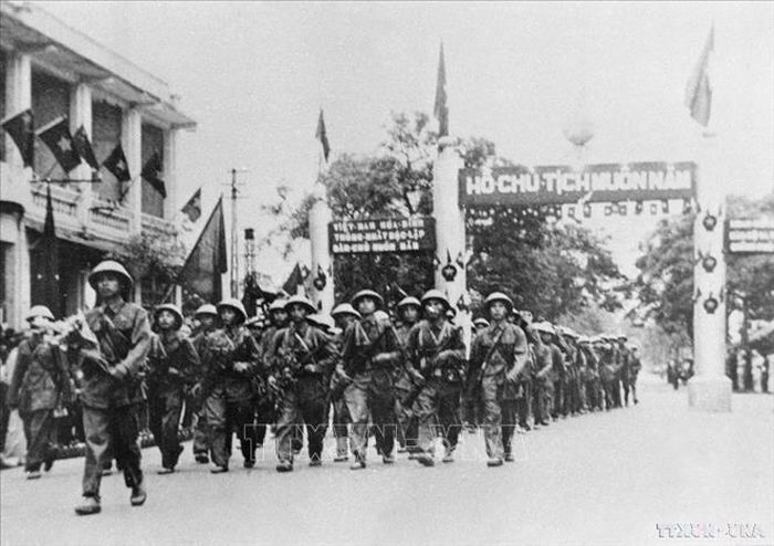 Sáng 10/10/1954, cánh quân của Đại đoàn 308 Quân Tiên Phong từ các cửa ô tiến vào tiếp quản Thủ đô.