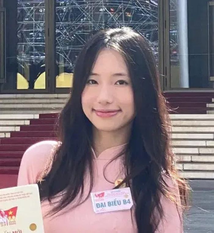 Phạm Thị Hiếu Ngân, sinh viên Đại học Hà Nội thêm yêu đất nước khi dự lễ kỷ niệm 