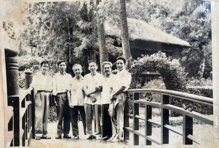 Đoàn làm phim “Nguyễn Ái Quốc - Hồ Chí Minh” trước khi sang Pháp