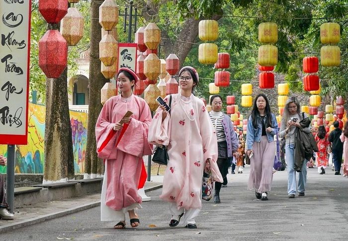 Trào lưu người trẻ Việt tìm về với cổ phục - tiềm năng xây dựng công nghiệp văn hóa từ các giá trị truyền thống