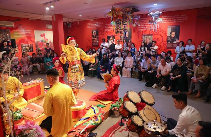 Xây dựng các tour du lịch gắn với di sản văn hóa là một trong những cách thức phát triển công nghiệp văn hóa. Ảnh: Thanh Tùng - TTXVN