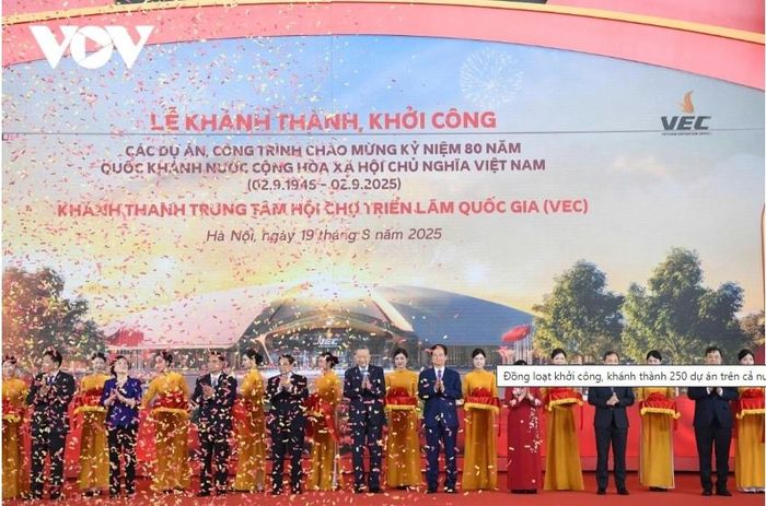Nghi thức cắt băng khánh thành, khởi công các dự án, công trình chào mừng kỷ niệm 80 năm Quốc khánh nước Cộng hòa Xã hội Chủ nghĩa Việt Nam và Khánh thành trung tâm Hội chợ Triển lãm Quốc gia (VEC).