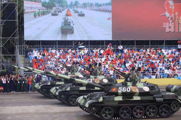 Lực lượng diễu binh, diễu hành A80 hùng dũng trên Quảng trường Ba Đình lịch sử, tạo nên niềm kiêu hãnh và tự hào dân tộc