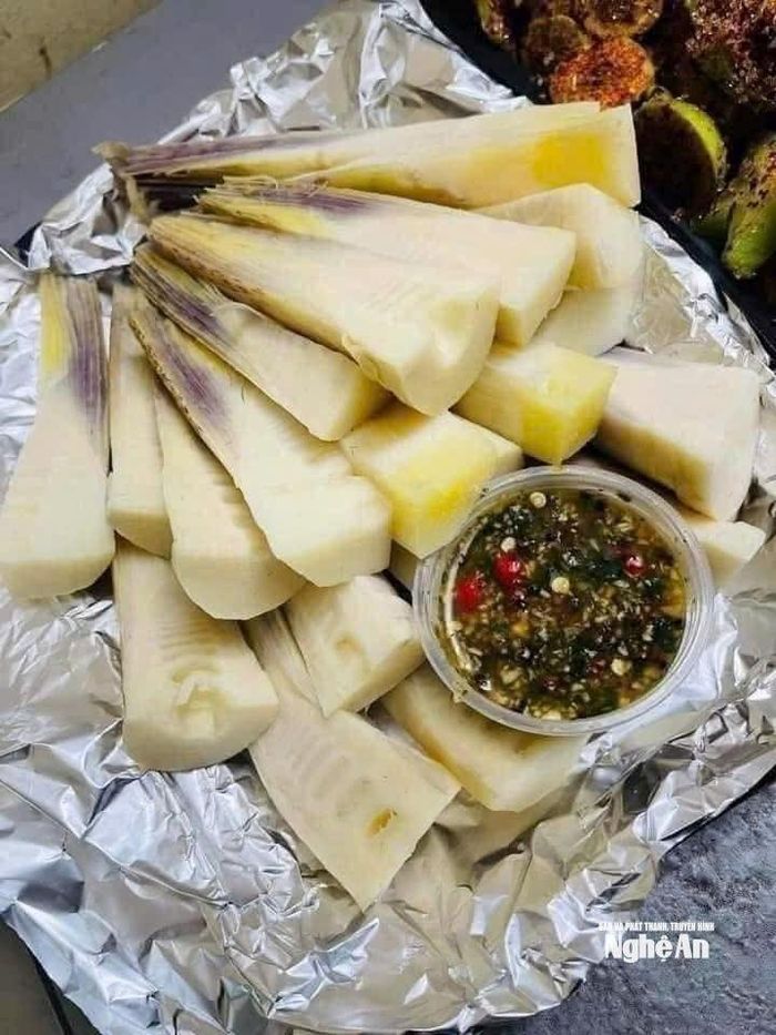 Những món ăn dân dã được chế biến từ nông sản của người dân bản làng được Ngân Thị Hồng Quyên quảng bá giới thiệu. Ảnh: NVCC