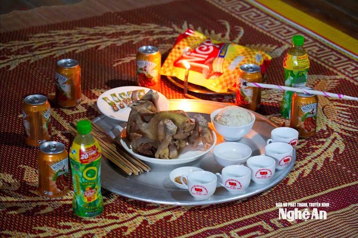 Mâm cúng với các món ăn truyền thống. Ảnh: Đình Tuyên
