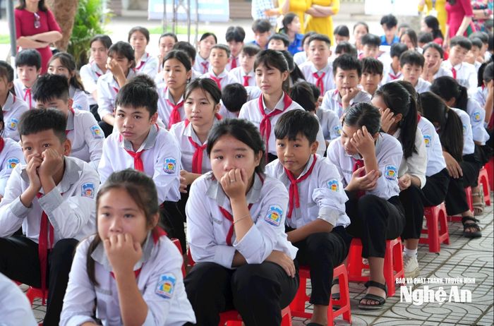 Năm học 2025 - 2026, ngành Giáo dục Nghệ An xác định chủ đề “Hiện đại hóa, đột phá phát triển, đổi mới sáng tạo, kết nối bền vững, sẵn sàng bước vào kỷ nguyên phát triển mới”. Ảnh: Mỹ Hà