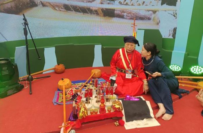 Gian trưng bày của tỉnh Cao Bằng.