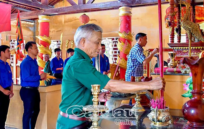 Từ bao đời, đối với người bản địa, đình là nơi gửi gắm ước mơ, nguyện vọng về cuộc sống ấm no, hạnh phúc và bình yên. 